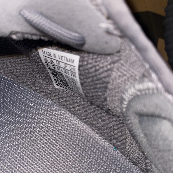 Yeezy 350 V2 size 12.5 - Picture 4 of 6